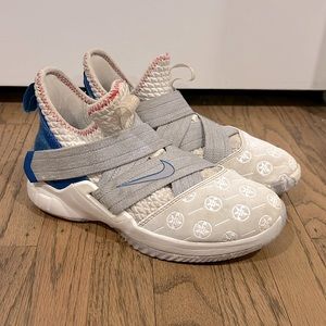 Nike Lebron Soldier 12 basketball sneakers white blue gray red boys size 4.5